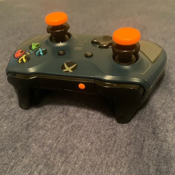 Xbox One Controller - Picture 1 of 3